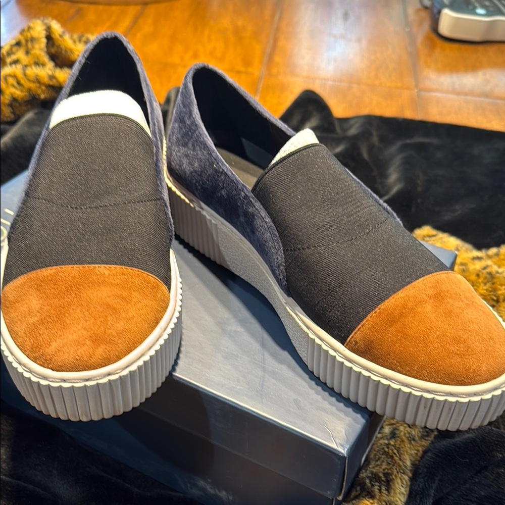 Lori Goldstein LOGO Slip-On Sneakers with Black and Tan Details